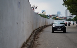 Hà Nội: Tường rào bê tông bất thường cản trở giao thông tại khu vực đường Vành đai 2,5