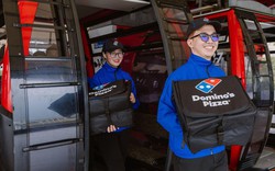 Giới trẻ Đà Nẵng bất ngờ với màn quảng bá thương hiệu bằng cáp treo độc, lạ của Domino’s Pizza