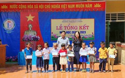 Nhiều phần quà động viên học sinh khó khăn vùng biên giới Quảng Trị