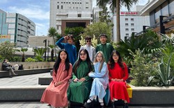 Học sinh - sinh viên FPT Edu mặc áo dài ngũ thân vi vu đất nước Mặt trời mọc quảng bá văn hóa Việt Nam