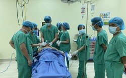 Phẫu thuật thành công cho bệnh nhân mắc bệnh lạ Madelung có khối u nặng 4kg 