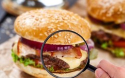 Bác sĩ dinh dưỡng chỉ ra 3 cách nhận biết thực phẩm ôi thiu trong mùa hè