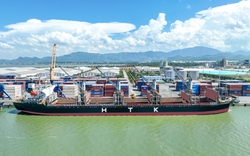 Cảng Chu Lai đón tàu lớn và nâng cao hiệu suất khai thác hàng rời 