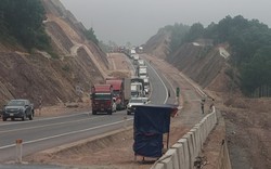 Hạn chế phương tiện tải trọng trên 10 tấn vào cao tốc Cam Lộ - La Sơn 