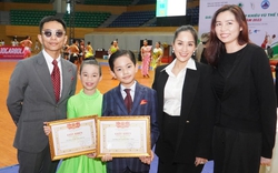Khánh Thi nhận Huân chương lao động, con trai cũng được Liên đoàn thể dục Việt Nam khen tặng