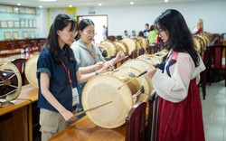 Giới trẻ thành phố rủ nhau khám phá xứ sở kim chi trong Lễ hội Văn hóa Hàn Quốc 2023 tại HUTECH