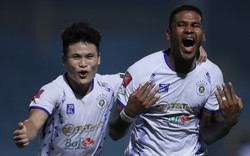 Ngoại binh lập hattrick vào lưới Đặng Văn Lâm, CLB Hà Nội 