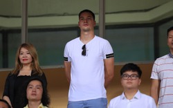 Bất ngờ có mặt trên khán đài, Filip Nguyễn chứng kiến ngày buồn của Đặng Văn Lâm trong 'mưa bàn thắng'