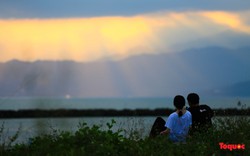 Ngắm hoàng hôn lãng mạn bên bờ sông Hàn 