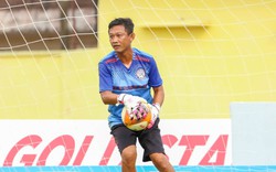 Chuyện lạ ở bóng đá Việt Nam: HLV thủ môn phải xỏ găng vào thi đấu