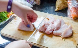 Thịt gà chỉ nên bảo quản trong tủ lạnh bao lâu để tránh nguy cơ ngộ độc thực phẩm? 