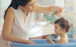 Bác sĩ Nguyễn Văn Vinh: Tắm đúng cách để chống vi khuẩn gây bệnh mùa hè cho trẻ