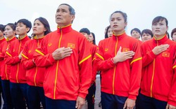 Đội tuyển nữ Việt Nam rước đuốc, thượng cờ trên đỉnh thiêng Fansipan 