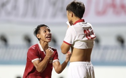 Quốc Việt ôm mặt tiếc nuối vì sút hỏng penalty, cầu thủ U23 Indonesia sung sướng ăn mừng
