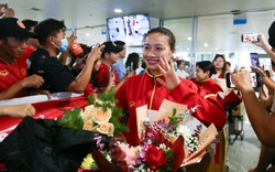 CĐV hô vang hai chữ 