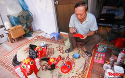Gia đình giữ nghề làm mặt nạ giấy bồi duy nhất ở phố cổ Hà Nội