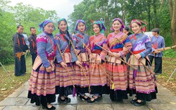 Quảng bá trang phục truyền thống dân tộc Mông ra thế giới