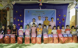 Trao tặng hàng trăm phần quà cho học sinh nghèo huyện miền núi Đông Giang