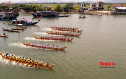 Quảng Bình: Hàng ngàn người cổ vũ trai bơi trên dòng sông Gianh