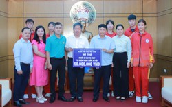 Công đoàn Bộ VHTTDL trao 50 triệu đồng hỗ trợ người bị nạn trong vụ cháy chung cư mini tại Hà Nội