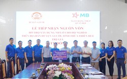 Trao tặng 3 tỷ đồng hỗ trợ xây dựng nhà ở cho hộ nghèo miền núi Thừa Thiên Huế