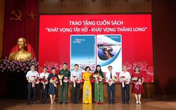 Ra mắt cuốn sách 