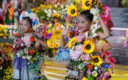 Hơn 400 người Đà Lạt diễu hành dịp Festival Hoa