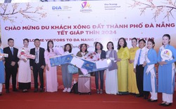 Nhộn nhịp du khách đến Đà Nẵng vui Tết Giáp Thìn 2024