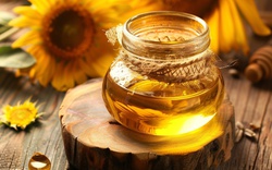 Muốn làm sạch mạch máu, ngăn cholesterol cao sau Tết: Đây là 3 loại dầu ăn chị em nên 