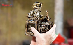 Ấn Rồng bằng gốm sứ dát vàng, sản phẩm mang may mắn và tốt lành cho Tết Giáp Thìn 2024