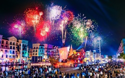 Siêu quần thể đô thị tại Việt Nam bắn pháo hoa mỗi tối