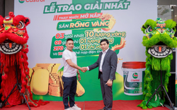 Trúng giải nhất 10 lượng vàng 999.9 của Castrol, anh tài xe tải tặng giải thưởng cho bố mẹ