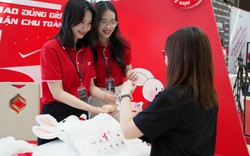 Dịch vụ chuyển phát nhanh của J&T Express thu hút hàng nghìn khách tham quan tại TikTok Shop Việt Nam Summit 2024