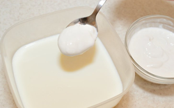 Sữa chua thơm ngon, mát lạnh, chuyên gia dinh dưỡng tiết lộ mẹo chọn sữa chua tốt cho sức khỏe nhất