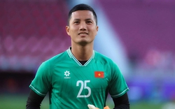 Thủ môn ĐT Việt Nam bị mất trí nhớ tạm thời do va chạm mạnh tại V.League