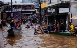 Brazil hối thúc giải cứu người dân mắc kẹt trong mưa lũ lịch sử