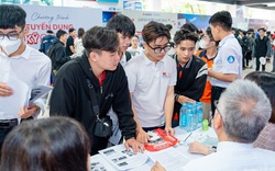 Sinh viên xúng xính CV săn việc cùng doanh nghiệp Nhật tại Japan Job Fair 2024