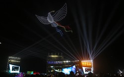 Mãn nhãn màn trình diễn gần 1.000 drone và pháo hoa đêm khai mạc Lễ hội Vì Hòa bình