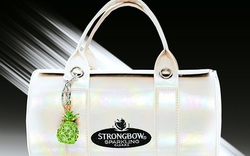 Mẫu túi collab siêu hot mùa hè 2024 gọi tên Sparkling Bag của Ther Gab x Strongbow