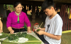 Trải nghiệm làm các món bánh truyền thống của đồng bào các dân tộc tại Làng Văn hóa - Du lịch các dân tộc Việt Nam