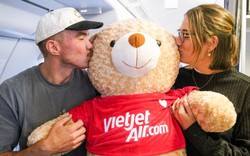 Phi hành đoàn gấu mang Valentine ngọt ngào đến với hành khách bay cùng Vietjet