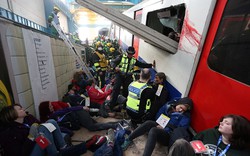 Nổ tàu điện ngầm Anh: Hiện trường ngổn ngang, diễn biễn phức tạp khó đoán