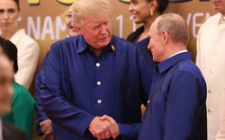  Tổng thống Trump nói gì với Tổng thống Putin khi bắt tay tại Đà Nẵng?