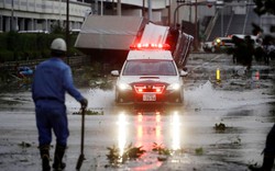 Những hình ảnh hiện trường hậu siêu bão Jebi càn quét Nhật Bản
