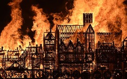 Thành phố London ngập chìm trong biển lửa