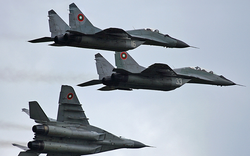 Bulgaria “bội ước” NATO, mua vũ khí từ Nga