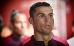 Crítiano Ronaldo “gây bão” khi lần đầu khoe hình gia đình 4 thành viên