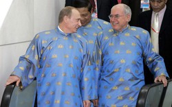 “Muôn nẻo” Thời trang APEC: từ áo da cho đến… áo mưa