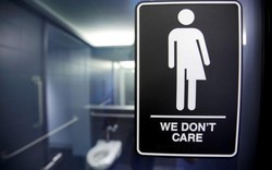 Sinh viên chuyển giới Hoa Kỳ “đòi” quyền sử dụng phòng tắm