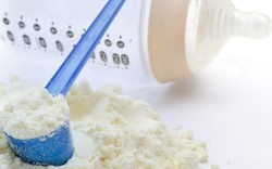Thu hồi “khẩn” 4 loại sữa trẻ em do ghi sai thời hạn sử dụng